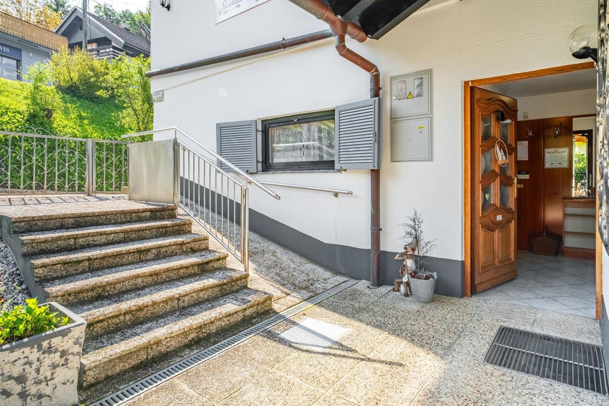 Resort Pod Orehi - Bled - Apartma & Glamping & Savna 客房 照片